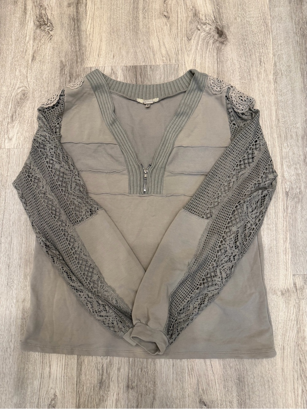 Gimmicks XS Gray Crochet Lace Sleeve Boho Pullover Top